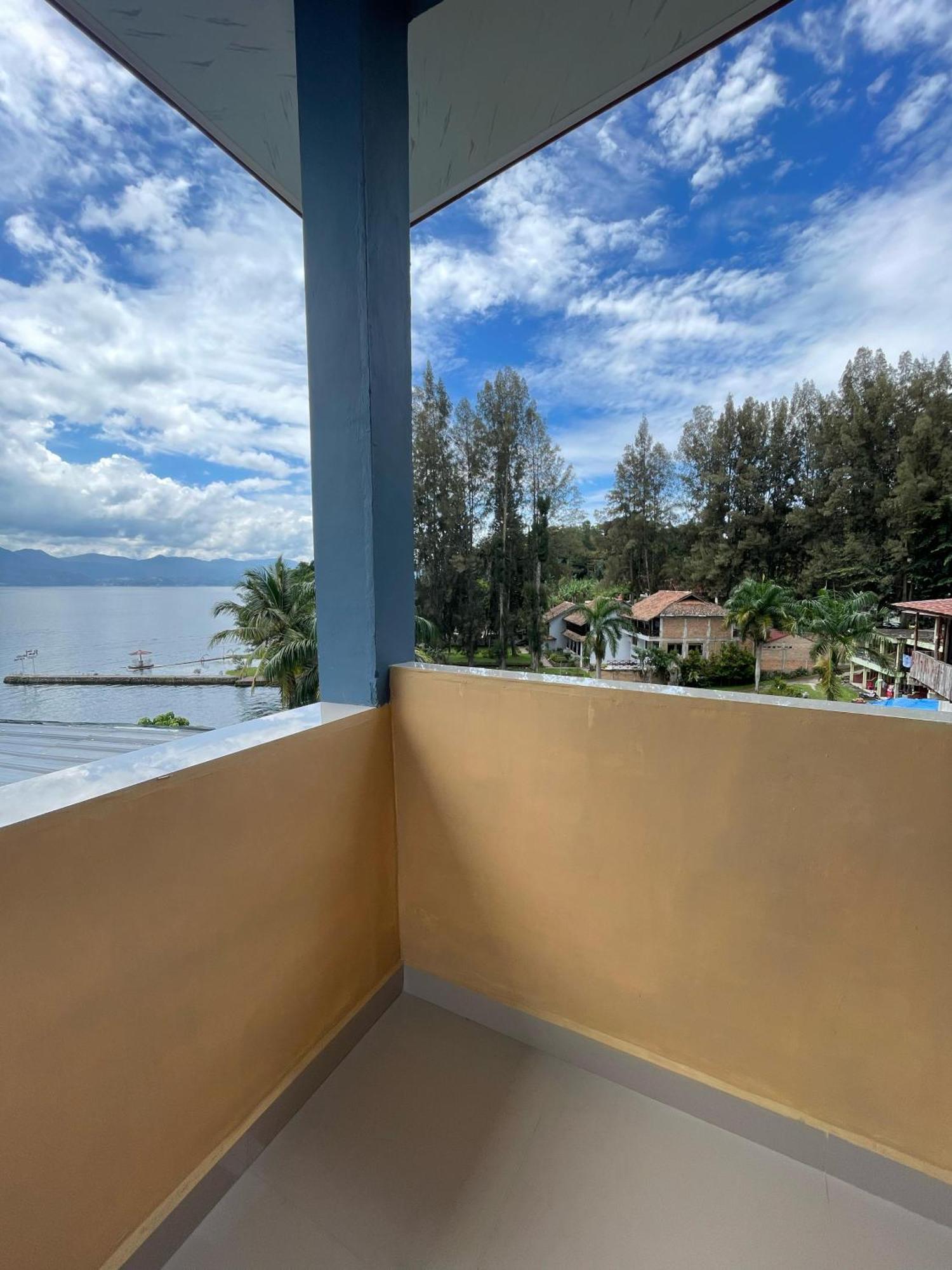 Maruba Inn Tuk Tuk Exterior photo